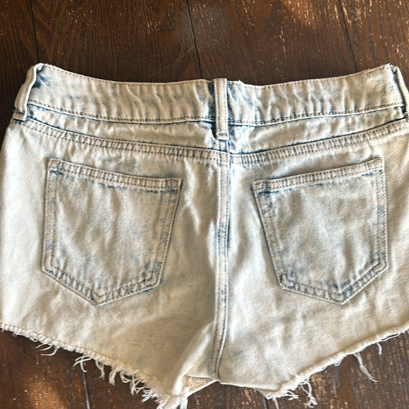 Jean Shorts with studded accents Decree Sz 7. Jean Shorts & Jeans $12 or 2x$20 - Picture 4 of 4